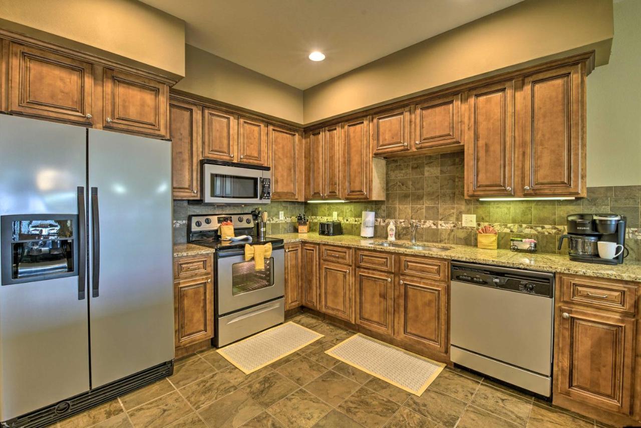 Inviting Branson Condo With Outdoor Dining Area Bagian luar foto